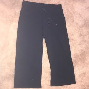 📷LULULEMON BLACK YOGA CAPRI PANTS📷